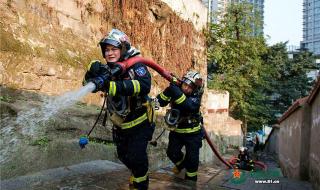 万家灯火港剧大结局 坐飞机偶遇万家灯火